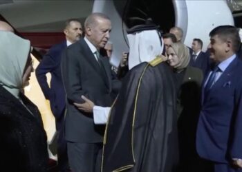 الرئيس أردوغان يصل قطر ثاني محطة في جولته الخليجية