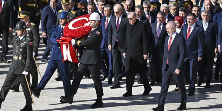 الرئيس أردوغان يشارك في الاحتفال بذكرى تأسيس الجمهورية