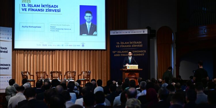 انطلاق قمة الاقتصاد والتمويل الإسلامي بإسطنبول