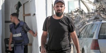 أردوغان يعلن منح مصور الأناضول بغزة علي جاد الله جائزة رئاسية