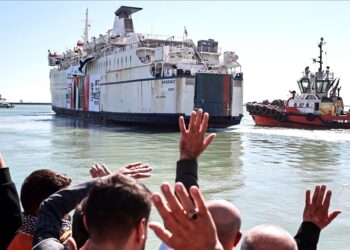 انطلاق سفينة تركية تحمل 900 طن من المساعدات الغذائية لأجل غزة