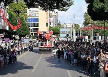 انطلاق مهرجان "البرتقالة الذهبية" الـ62 في أنطاليا التركية