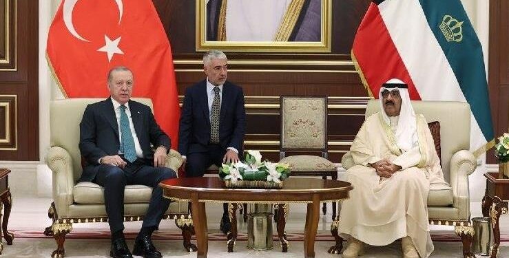 أردوغان يصل الكويت في مستهل جولة خليجية