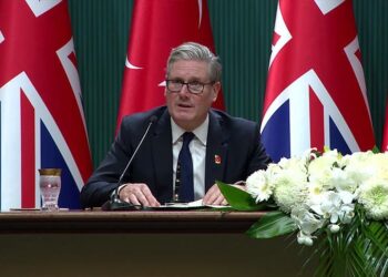 ستارمر: نعلن عن شراكة استراتيجية وأول إطار للتعاون الثنائي مع تركيا