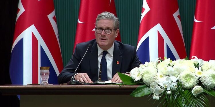 ستارمر: نعلن عن شراكة استراتيجية وأول إطار للتعاون الثنائي مع تركيا