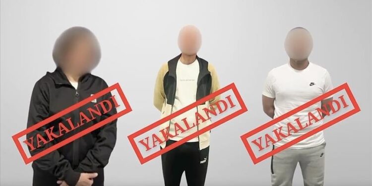 تركيا تجلب من الخارج 3 مطلوبين مدرجين بالنشرة الحمراء