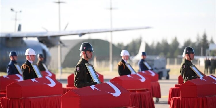 أنقرة.. مراسم توديع في أنقرة لشهداء طائرة الشحن المنكوبة