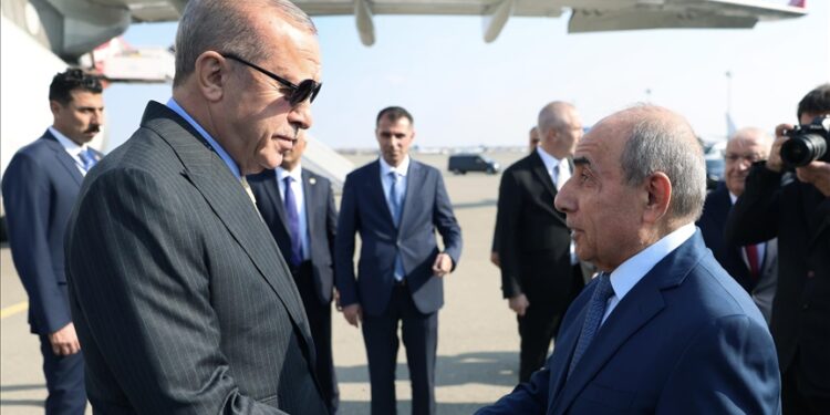 أردوغان يصل أذربيجان لحضور احتفالات "يوم النصر"