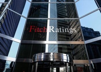 "فيتش" الدولية ترفع التصنيف الائتماني لعدد من المصارف التركية