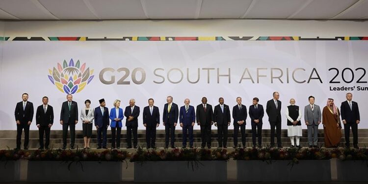 الرئيس أردوغان يشارك في التقاط الصورة الجماعية لقادة مجموعة العشرين