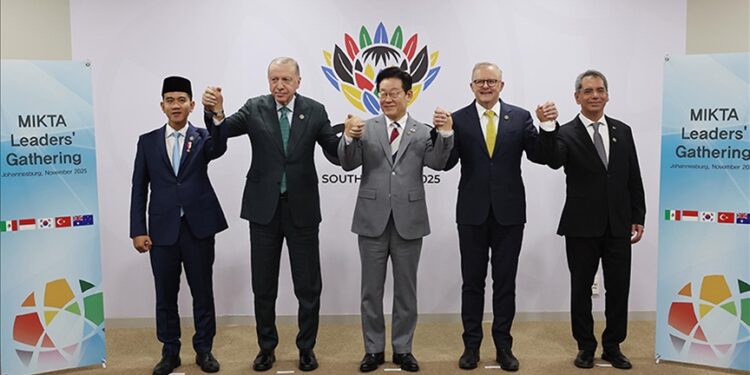 جوهانسبورغ.. الرئيس أردوغان يشارك في اجتماع لقادة مجموعة "ميكتا"