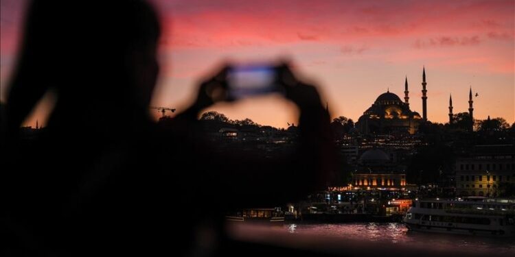 تركيا تستقبل أكثر من 5 ملايين سائح في أكتوبر الماضي