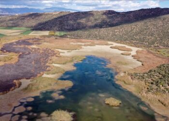 تركيا.. جفاف بحيرة عذاب بسبب قلة الأمطار