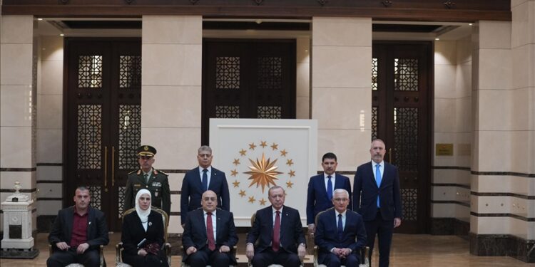 الرئيس أردوغان يتسلم أوراق اعتماد سفراء 5 دول بأنقرة
