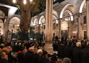 إسطنبول.. مسجد السلطان أيوب يشهد برنامج دعاء من أجل غزة