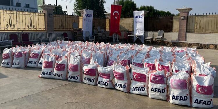 "أفاد" التركية تقدم مساعدات غذائية لأسر نازحة في السودان