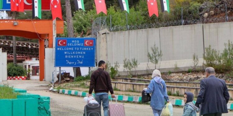 والي غازي عنتاب يعلن عودة 80 ألف سوري إلى بلادهم