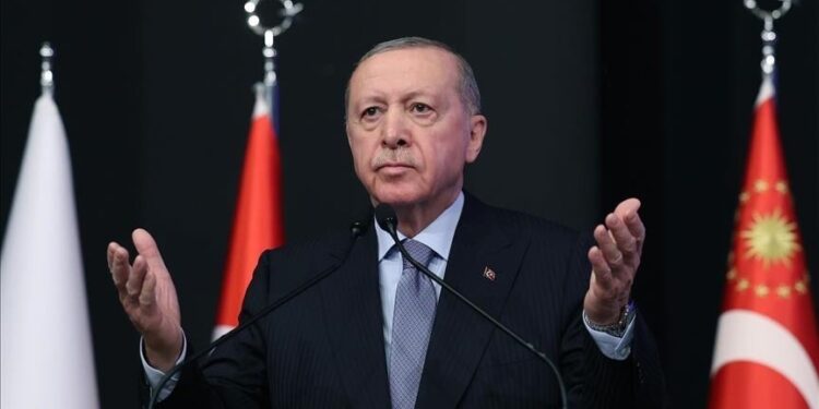 الرئيس أردوغان يهنئ العالم الإسلامي بـ"ليلة الرغائب"