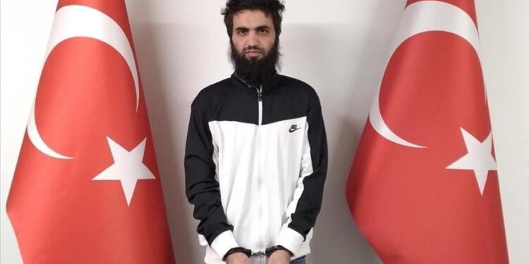 تركيا تقبض على قيادي بـ"داعش" في الخارج وتجلبه