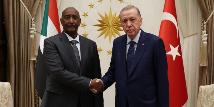 بدعوة من أردوغان.. البرهان يزور تركيا الخميس لبحث الوضع بالسودان