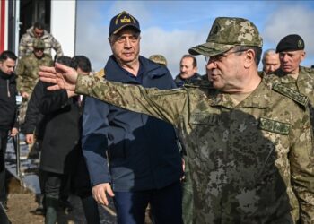 أنقرة.. رئيس الأركان التركي يتفقد موقع حطام طائرة نظيره الليبي