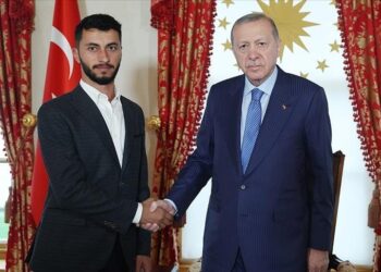 الرئيس أردوغان يستقبل المخرج الفلسطيني باسل عدرا الفائز بأوسكار