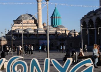 قونية.. إقبال كبير لإحياء الذكرى الـ752 لوفاة جلال الدين الرومي