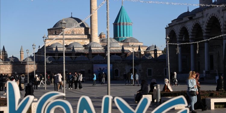 قونية.. إقبال كبير لإحياء الذكرى الـ752 لوفاة جلال الدين الرومي