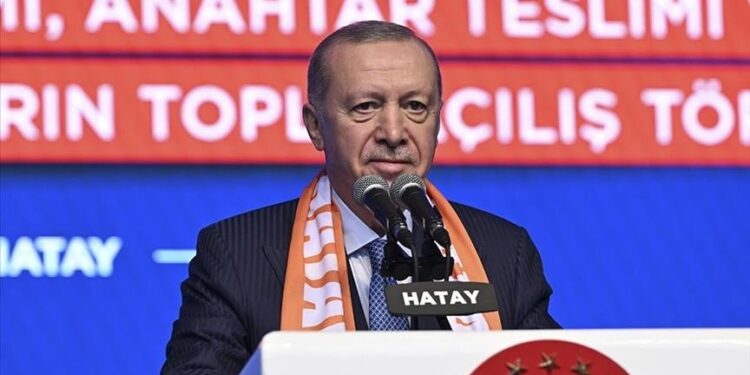 أردوغان: فخورون بتسليم المنزل رقم 455 ألفا لمتضرري الزلازل