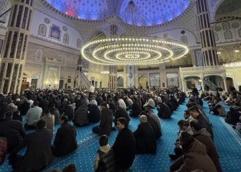 مساجد إسطنبول تحيي "ليلة الرغائب"