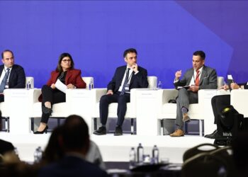 إسطنبول تحتضن "قمة الأعمال التركية-الأمريكية"