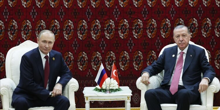 أردوغان يلتقي بوتين في تركمانستان