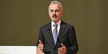 وزير النقل التركي: ندعم كل خطوة لإعادة إعمار سوريا