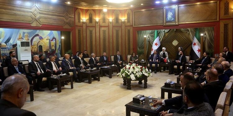 وفد تركي يبحث مع محافظ حلب إعادة الإعمار بالمدينة