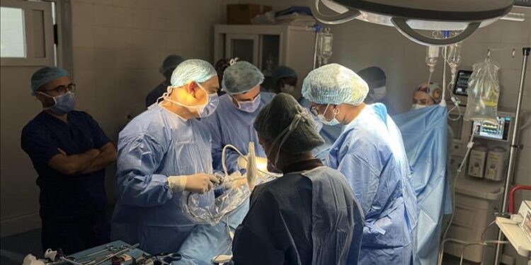 بخبرات من تركيا.. نجاح أولى عمليات زراعة كلى بالمنظار في السنغال