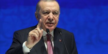 أردوغان يدعو إلى التضامن لمواجهة حملات تستهدف الشباب والأسرة