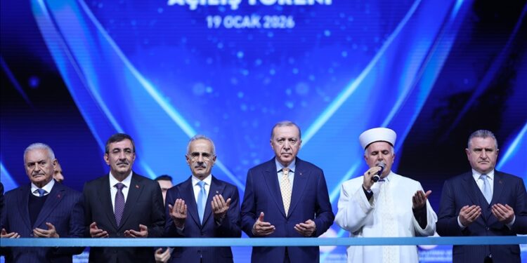 أردوغان يفتتح المدرج الثالث لمطار أسنبوغا بأنقرة