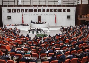 البرلمان التركي يقر تمديد مهمة القوات البحرية في خليج عدن عاما