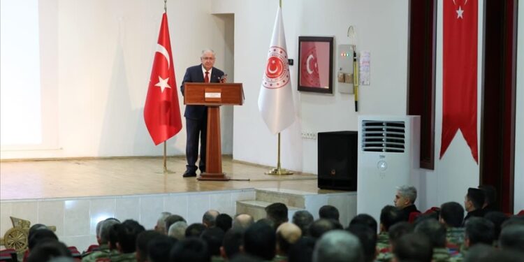 وزير الدفاع التركي: لن نسمح لتنظيم "قسد" بفرض أمر واقع في المنطقة