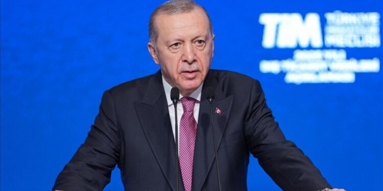 أردوغان: حرب روسيا وأوكرانيا باتت تهدد التجارة والملاحة بالبحر الأسود