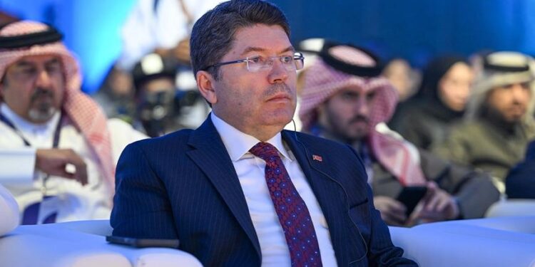 وزير العدل التركي يشارك في منتدى الدوحة للقانون