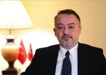 سفير تركيا لدى دمشق: نتابع بقلق استخدام المدنيين دروعا بشرية شرق حلب