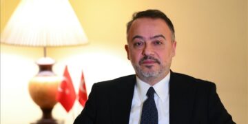 سفير تركيا لدى دمشق: نتابع بقلق استخدام المدنيين دروعا بشرية شرق حلب