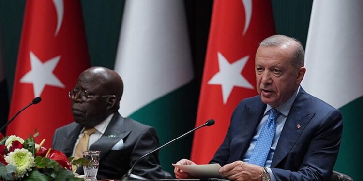 أردوغان وتينوبو يؤكدان رفع التبادل التجاري إلى 5 مليارات دولار