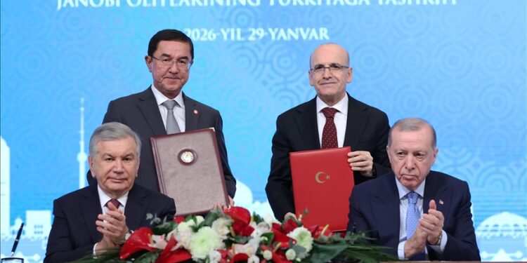 تركيا وأوزبكستان توقعان اتفاقيات ثنائية في مجالات متعددة