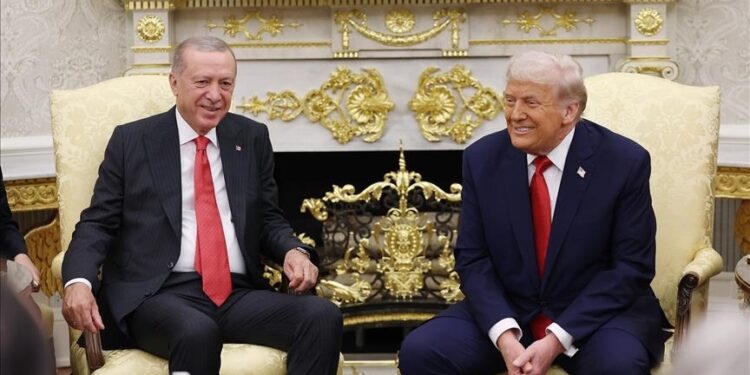 الرئيس أردوغان وترامب يبحثان هاتفيًا التطورات الإقليمية والدولية