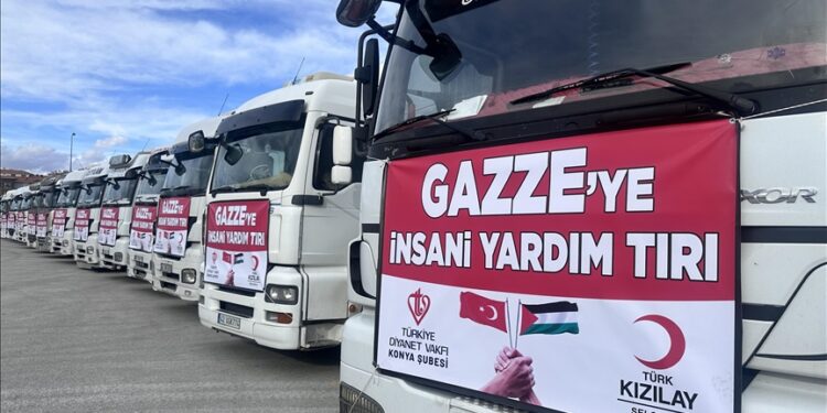 قونيا التركية ترسل 15 شاحنة مساعدات غذائية إلى قطاع غزة
