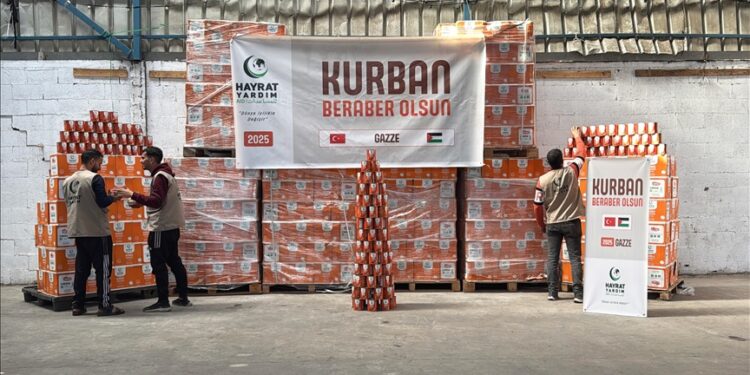 جمعية "خيرات" التركية توزع 475 ألفا من معلبات الأضاحي في غزة