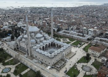 تراث حي.. "الفاتح" أول جامع سلطاني بإسطنبول بعد الفتح