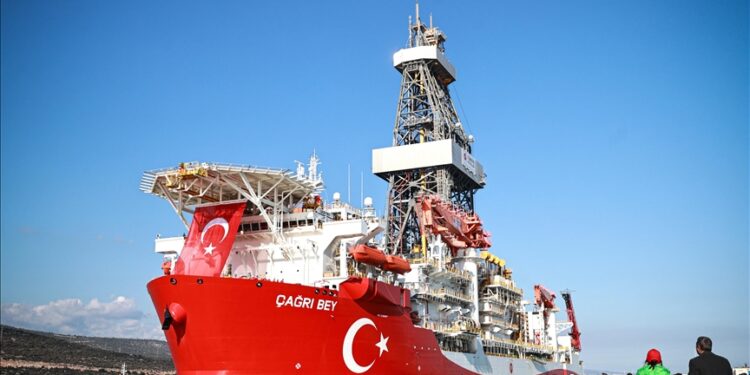 سفينة التنقيب التركية "تشاغري باي" تبحر إلى الصومال